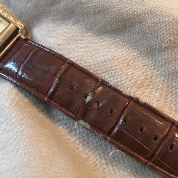 Crocodile & gold watch - Picture 3 of 3